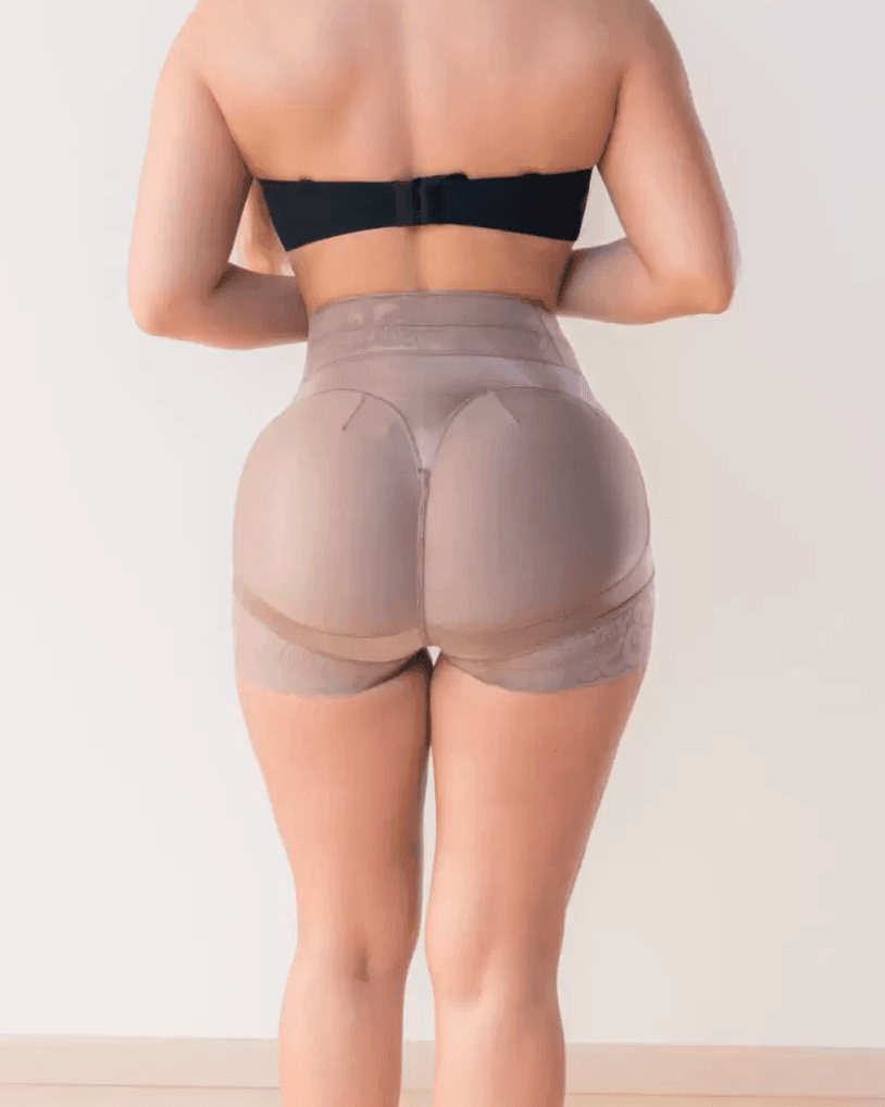 Panty Levanta Cola Extra Corto