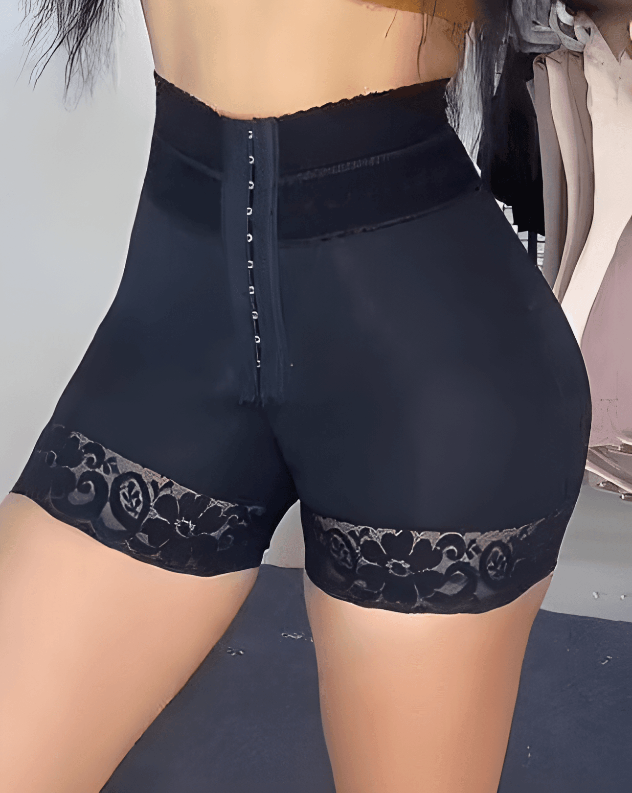 High-waisted Two-layer Lace Paneled Hip-lifting Shorts